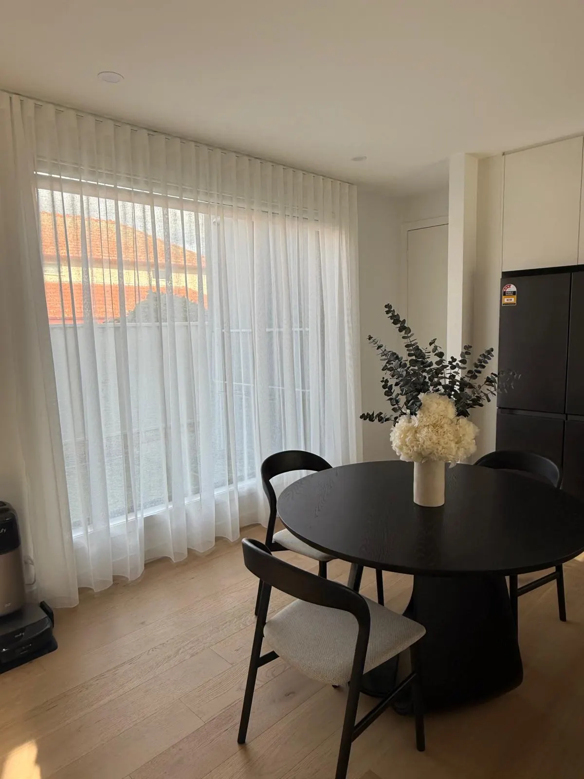 Custom blinds and curtains installation in Byaswater Melbourne