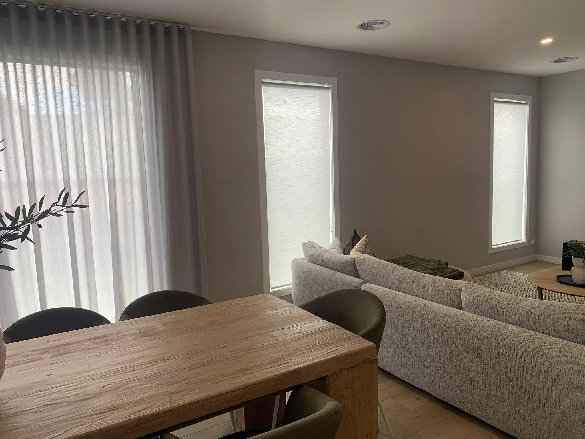 Custom blinds and curtains installation in Campbellfied Melbourne