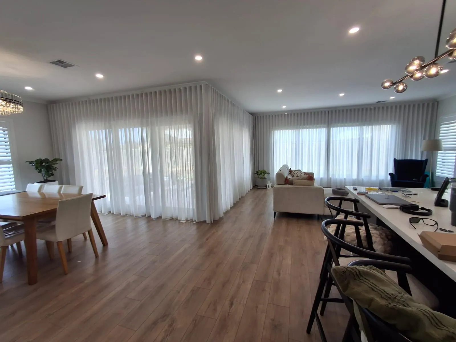 Custom blinds and curtains installation in Cheltenham Melbourne