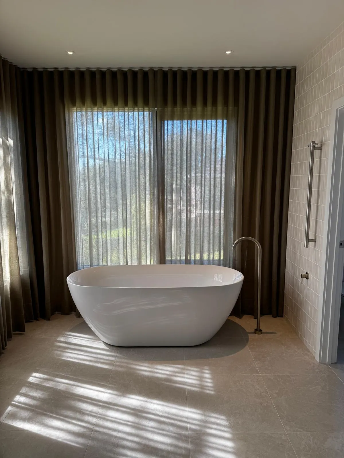 Custom blinds and curtains installation in Drouin Melbourne