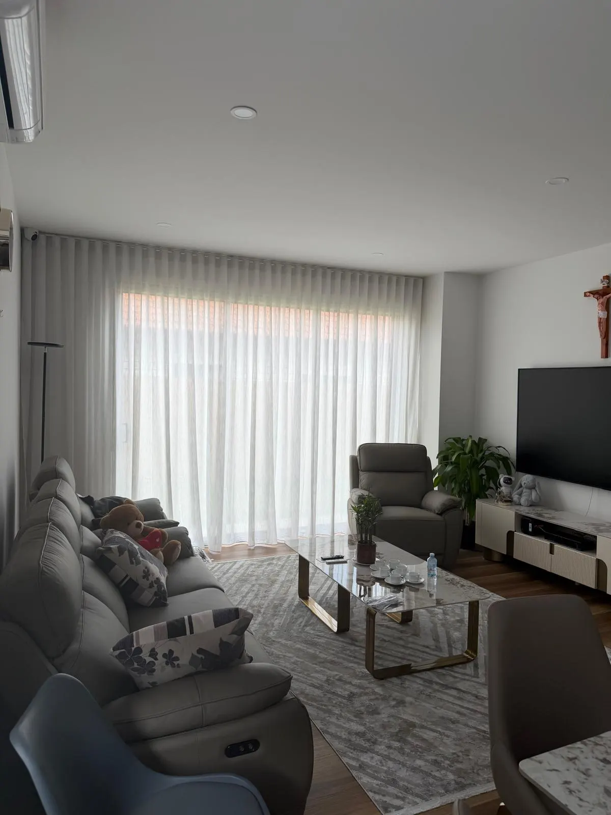 Custom blinds and curtains installation in Kyneton Melbourne