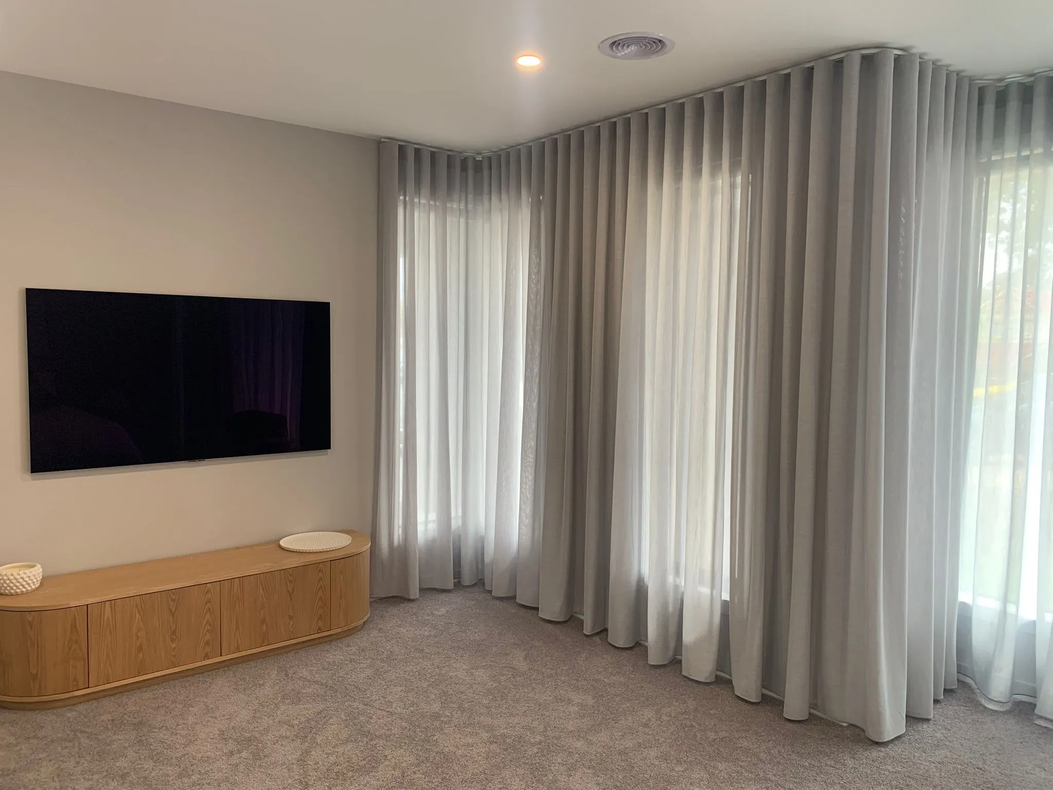 Custom blinds and curtains installation in Werribee Melbourne